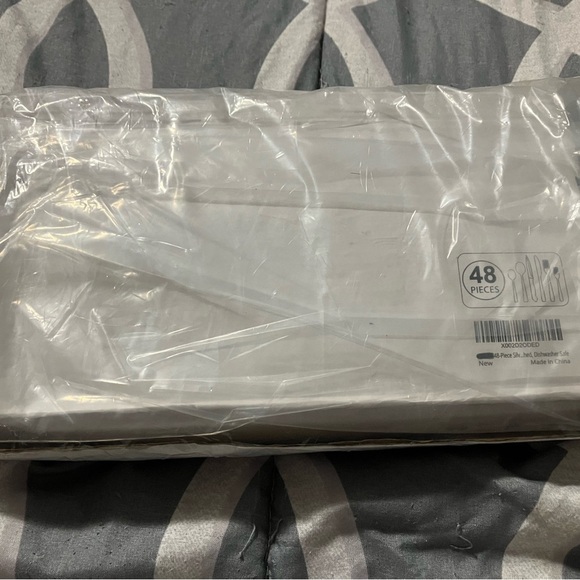 Stainless Steel and Black Handle Cutlery Set - Picture 4 of 12